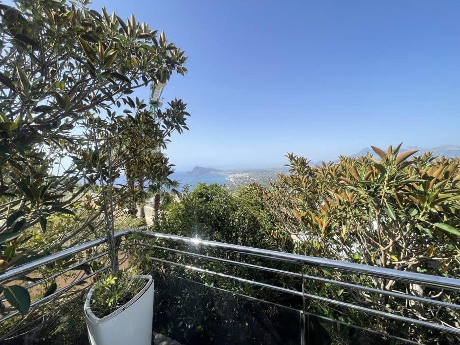 5 bedroom Villa for sale in Altea with pool garage - € 1,800,000 (Ref: 8113801)