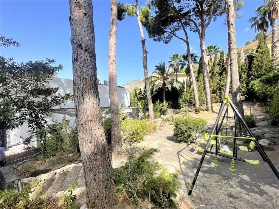 5 bedroom Villa for sale in Altea with pool garage - € 1,800,000 (Ref: 8113801)