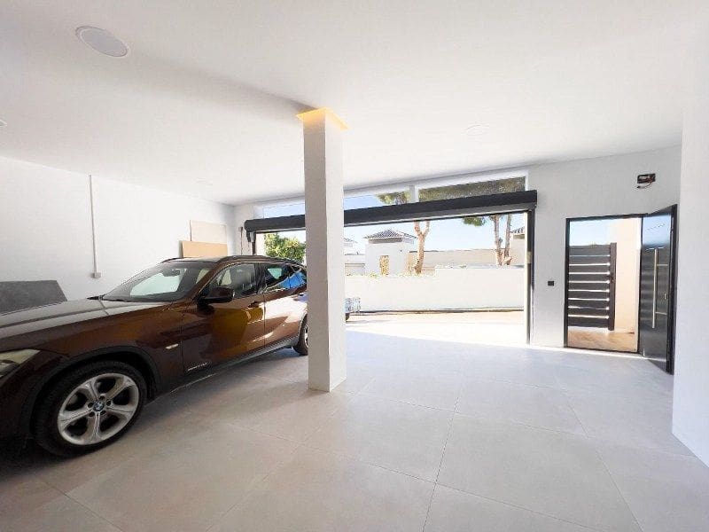 3 bedroom Villa for sale in Altea with pool garage - € 1,750,000 (Ref: 8154045)