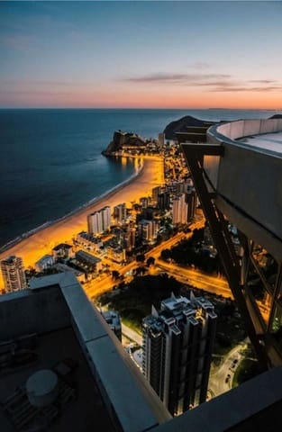 3 chambre Appartement à vendre à Playa Poniente, Benidorm avec piscine garage - 995 000 € (Ref: 8372497)