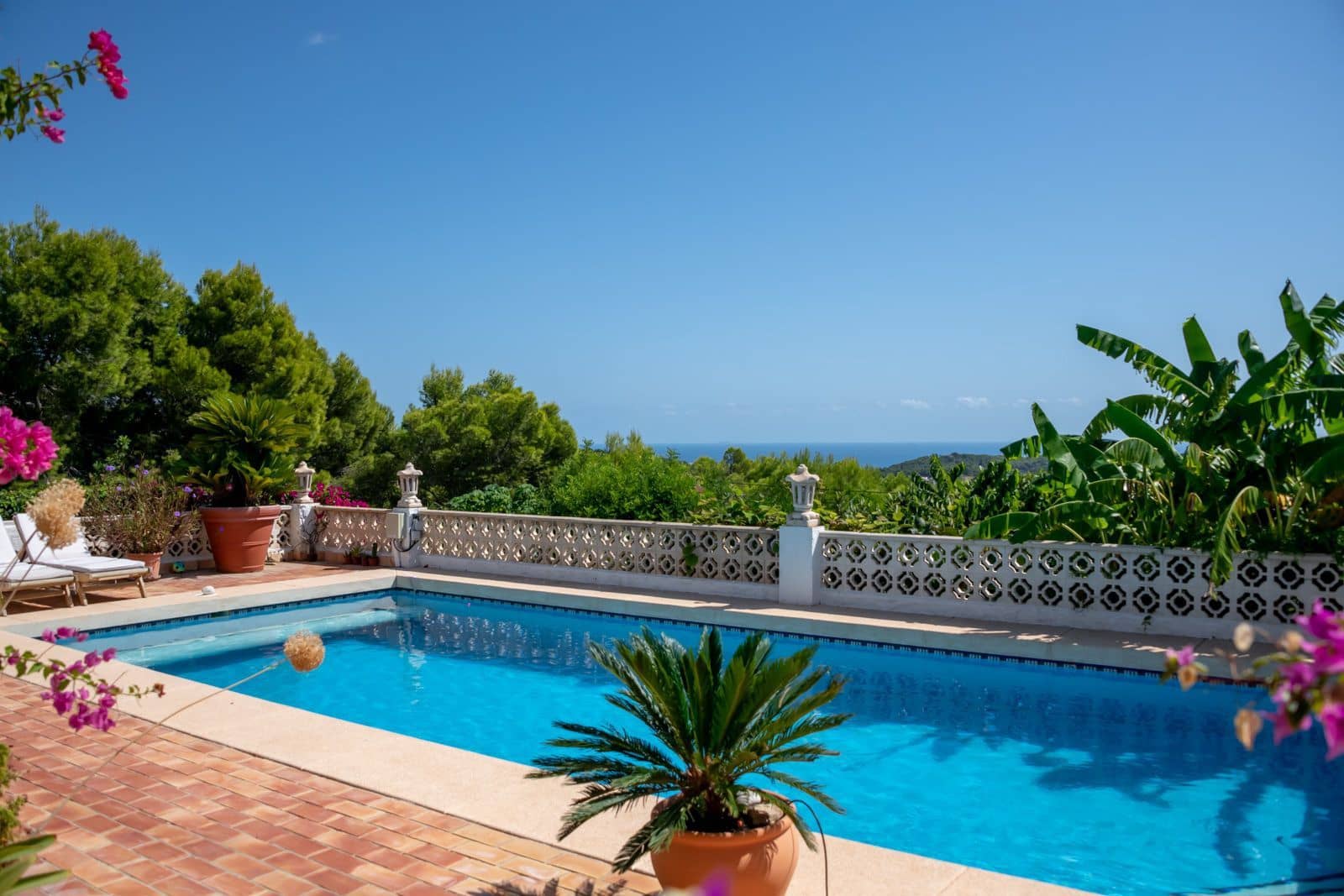 5 bedroom Villa for sale in Altea with pool garage - € 1,890,000 (Ref: 8576226)