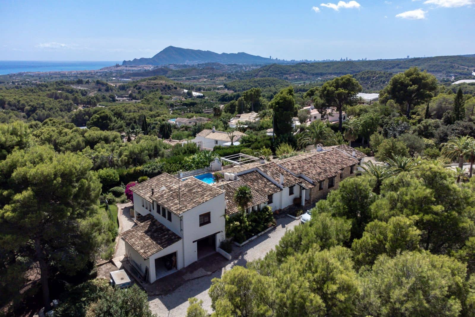 5 bedroom Villa for sale in Altea with pool garage - € 1,890,000 (Ref: 8576226)