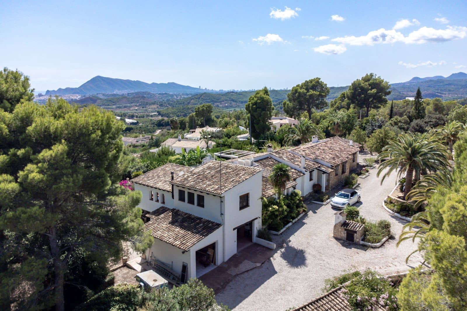 5 bedroom Villa for sale in Altea with pool garage - € 1,890,000 (Ref: 8576226)