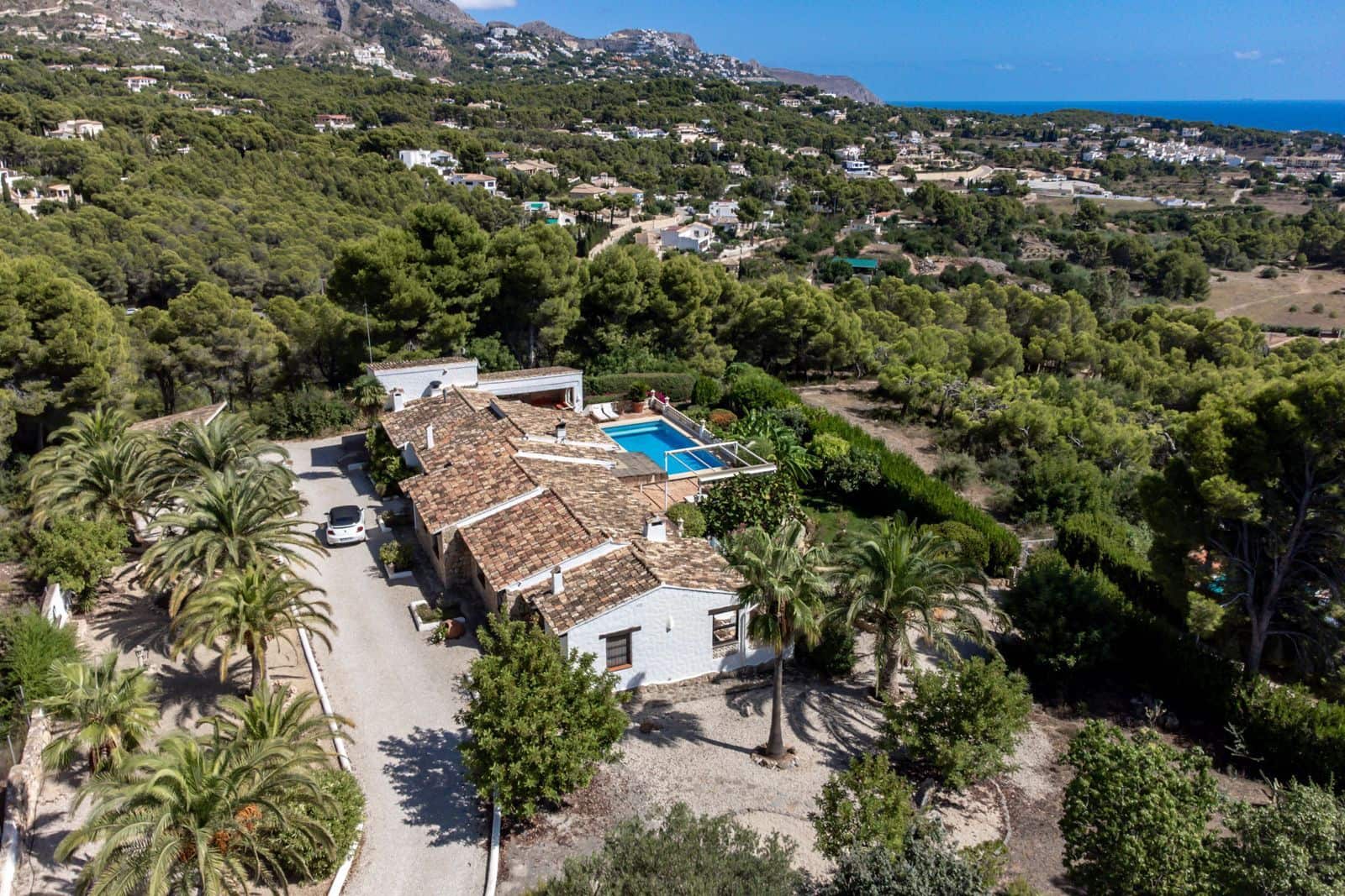 5 bedroom Villa for sale in Altea with pool garage - € 1,890,000 (Ref: 8576226)