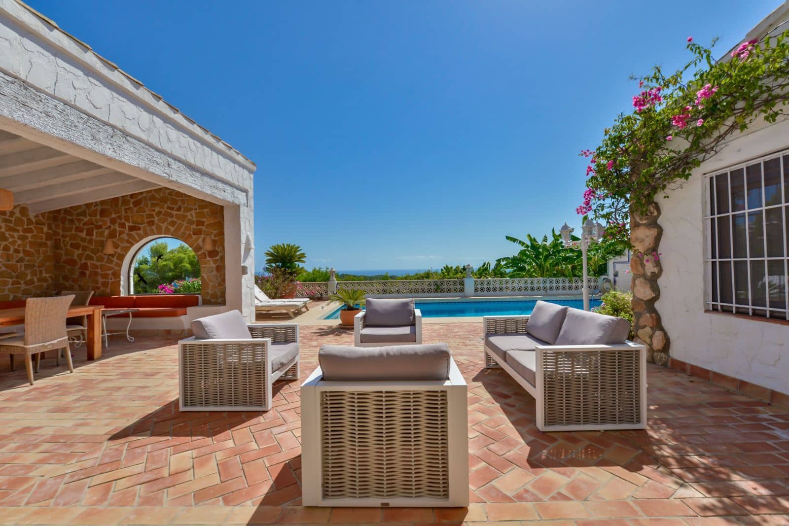 5 bedroom Villa for sale in Altea with pool garage - € 1,890,000 (Ref: 8576226)
