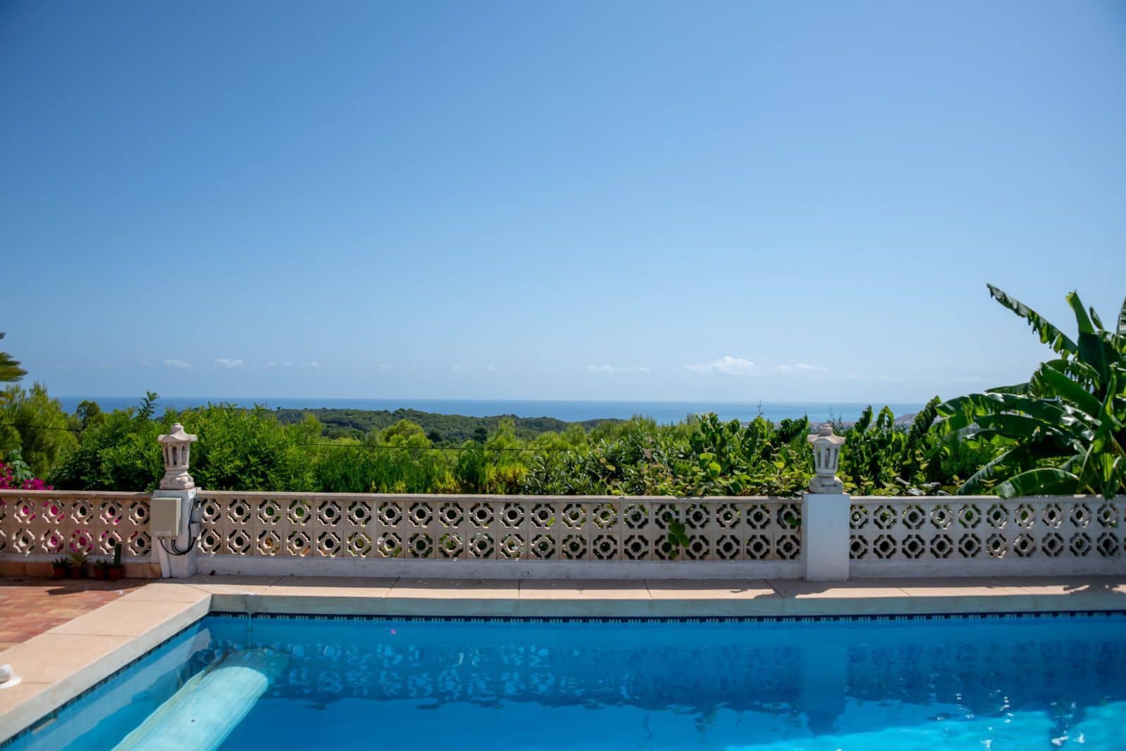 5 bedroom Villa for sale in Altea with pool garage - € 1,890,000 (Ref: 8576226)