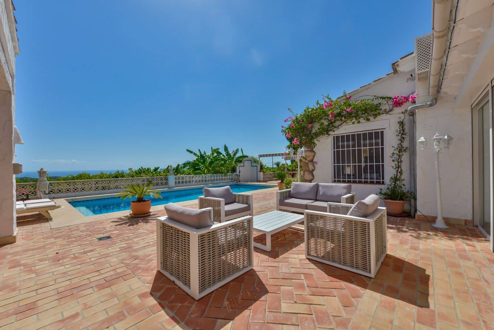 5 bedroom Villa for sale in Altea with pool garage - € 1,890,000 (Ref: 8576226)