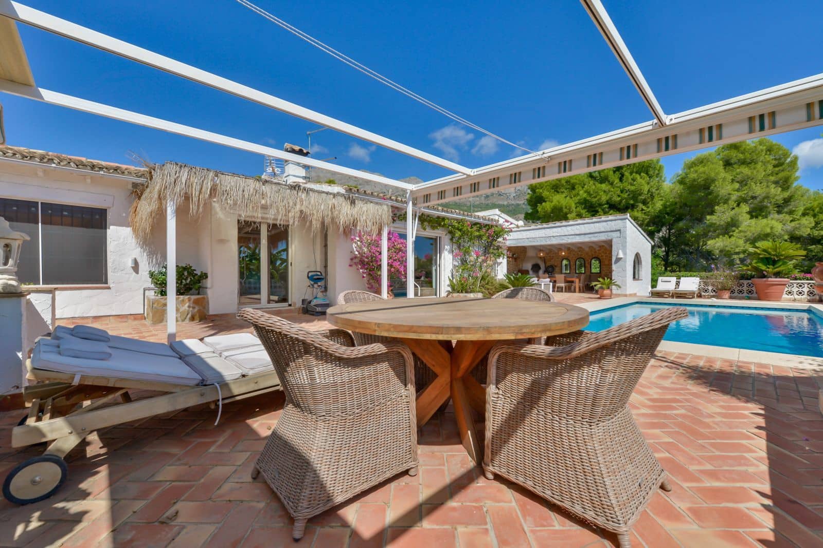 5 bedroom Villa for sale in Altea with pool garage - € 1,890,000 (Ref: 8576226)