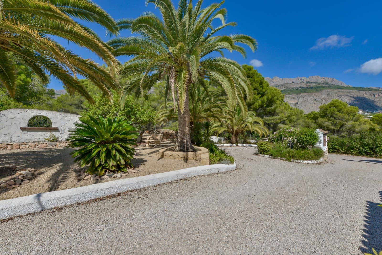 5 bedroom Villa for sale in Altea with pool garage - € 1,890,000 (Ref: 8576226)