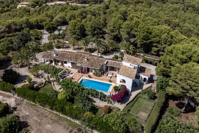 Chalet de 5 habitaciones en Altea en venta con piscina garaje - 1.890.000 € (Ref: 8576226)