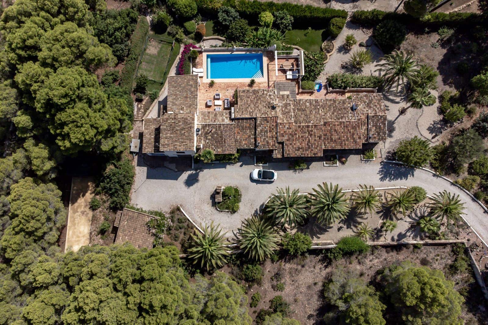 5 bedroom Villa for sale in Altea with pool garage - € 1,890,000 (Ref: 8576226)