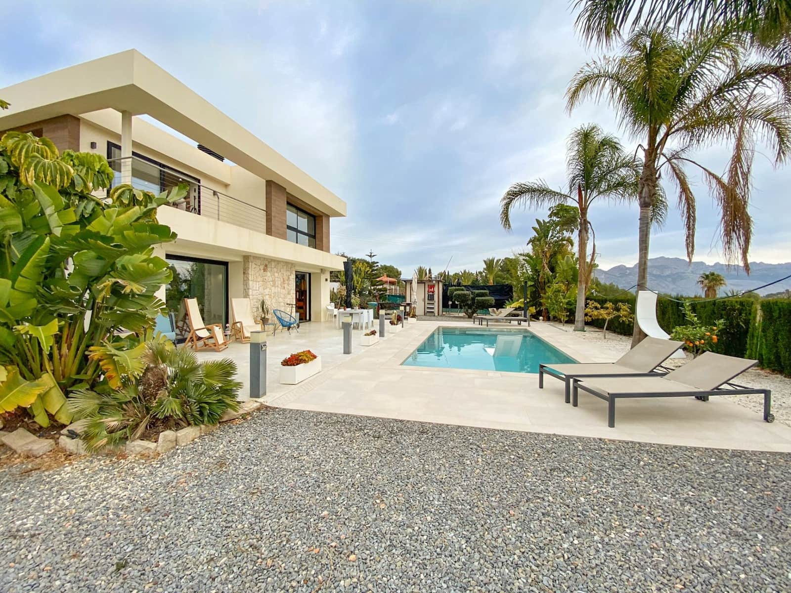 3 bedroom Villa for sale in Polop with pool garage - € 845,000 (Ref: 8603321)