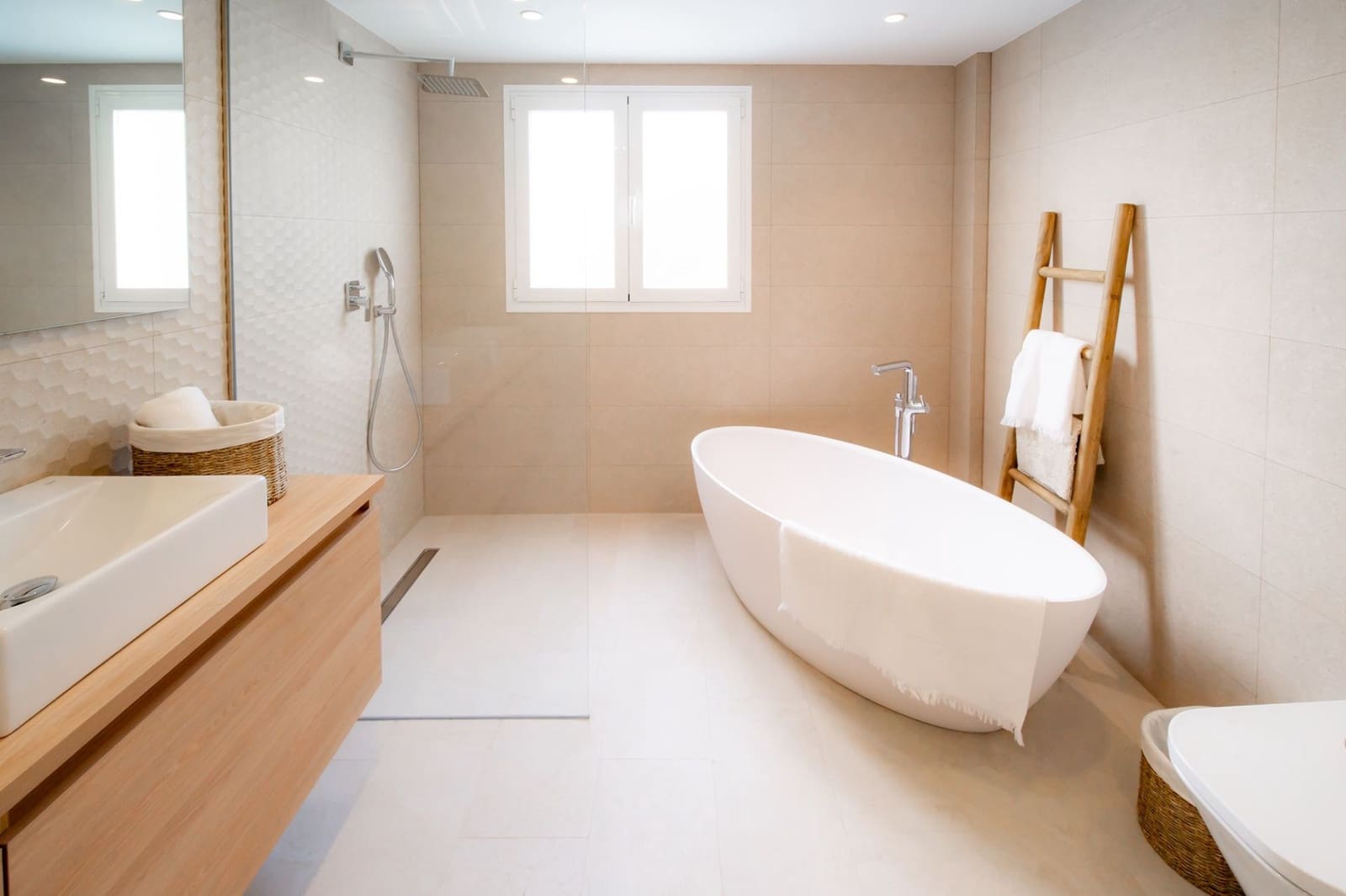 4 bedroom Villa for sale in Altea with pool garage - € 1,095,000 (Ref: 8677547)