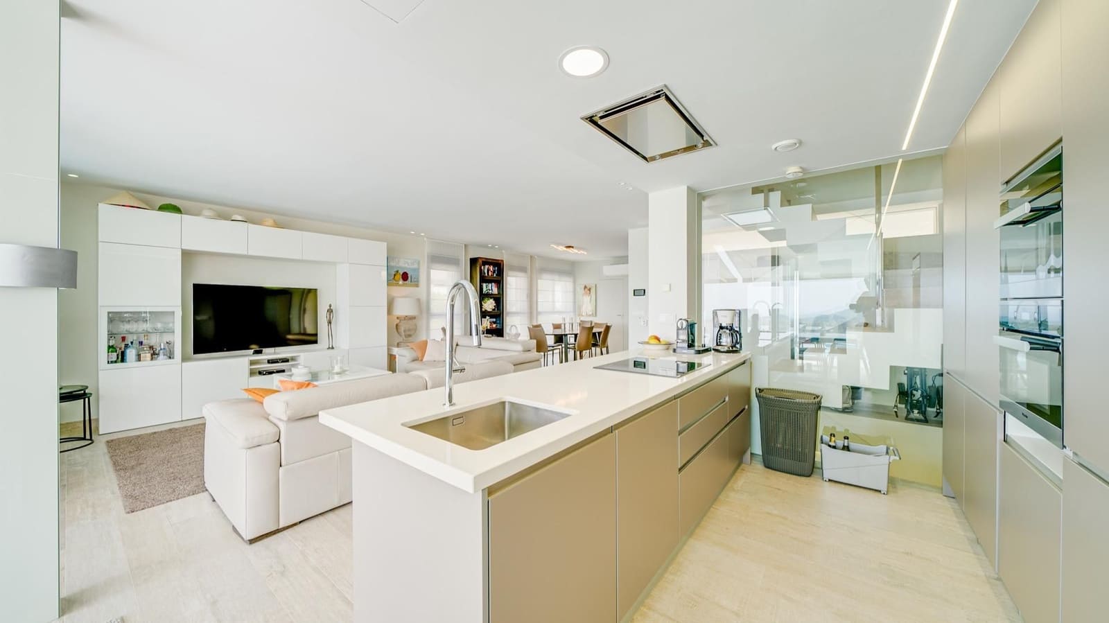 5 bedroom Villa for sale in Finestrat with pool garage - € 1,090,000 (Ref: 8677548)