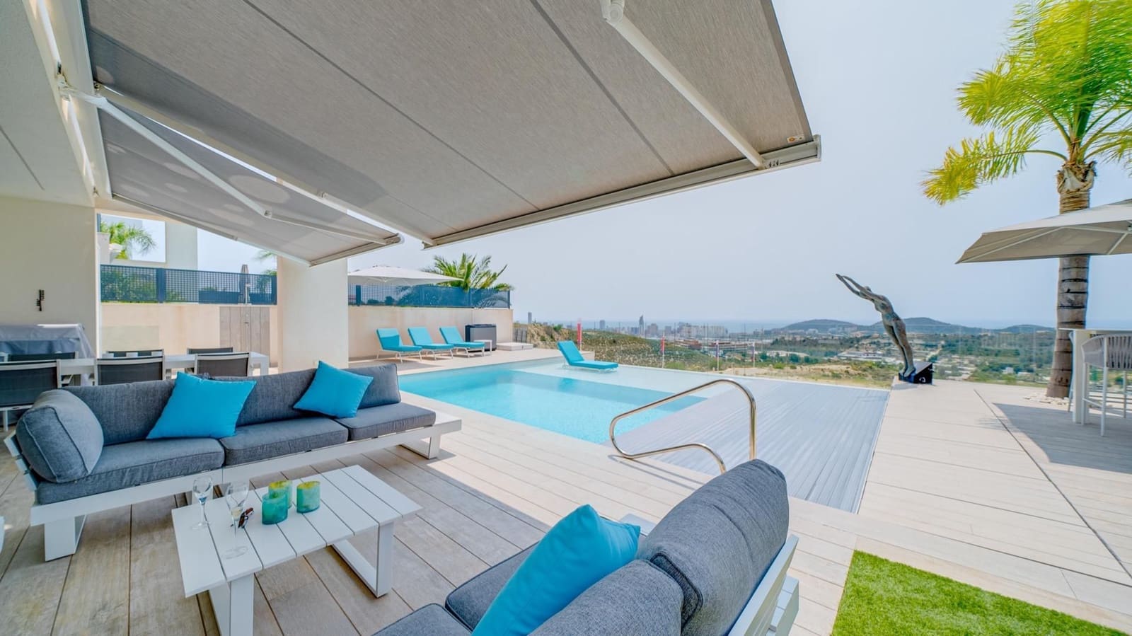 5 bedroom Villa for sale in Finestrat with pool garage - € 1,090,000 (Ref: 8677548)