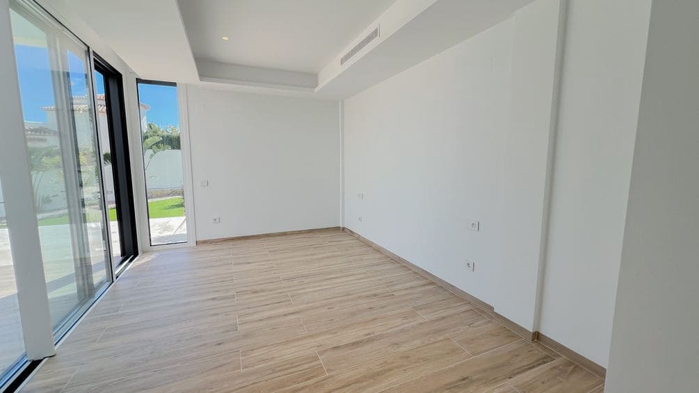 4 bedroom Villa for sale in Benissa with pool garage - € 2,260,000 (Ref: 8892169)