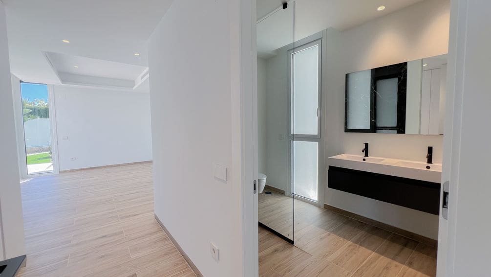 4 bedroom Villa for sale in Benissa with pool garage - € 2,260,000 (Ref: 8892169)