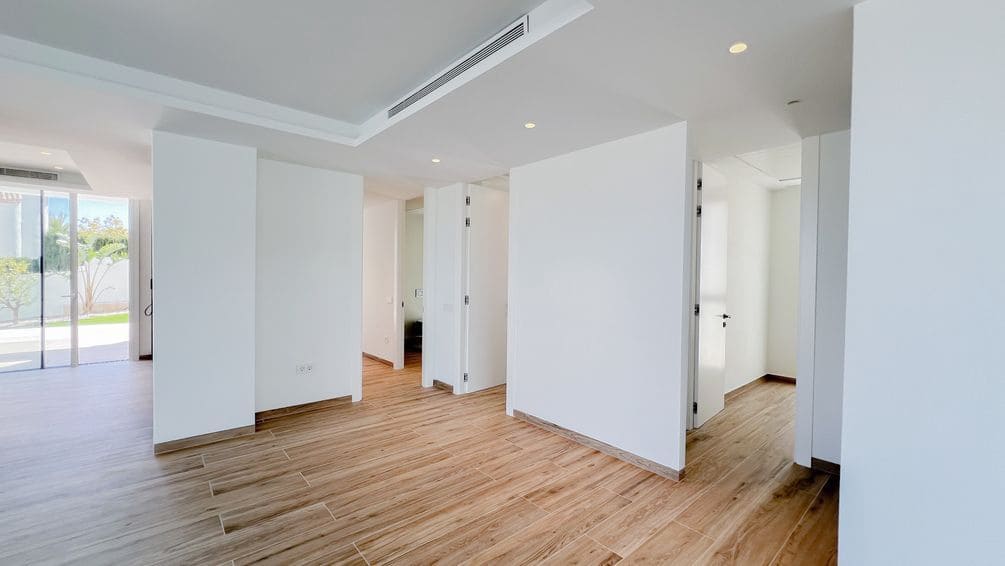 4 bedroom Villa for sale in Benissa with pool garage - € 2,260,000 (Ref: 8892169)