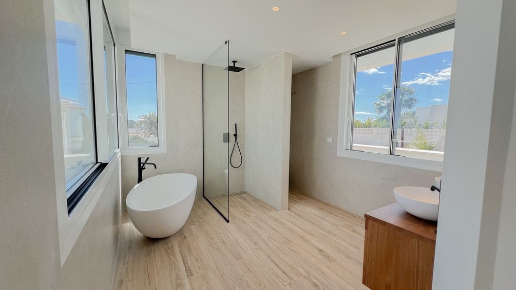 4 bedroom Villa for sale in Benissa with pool garage - € 2,260,000 (Ref: 8892169)