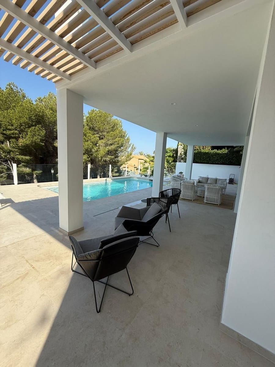 3 bedroom Villa for sale in Altea with pool garage - € 1,650,000 (Ref: 8971895)