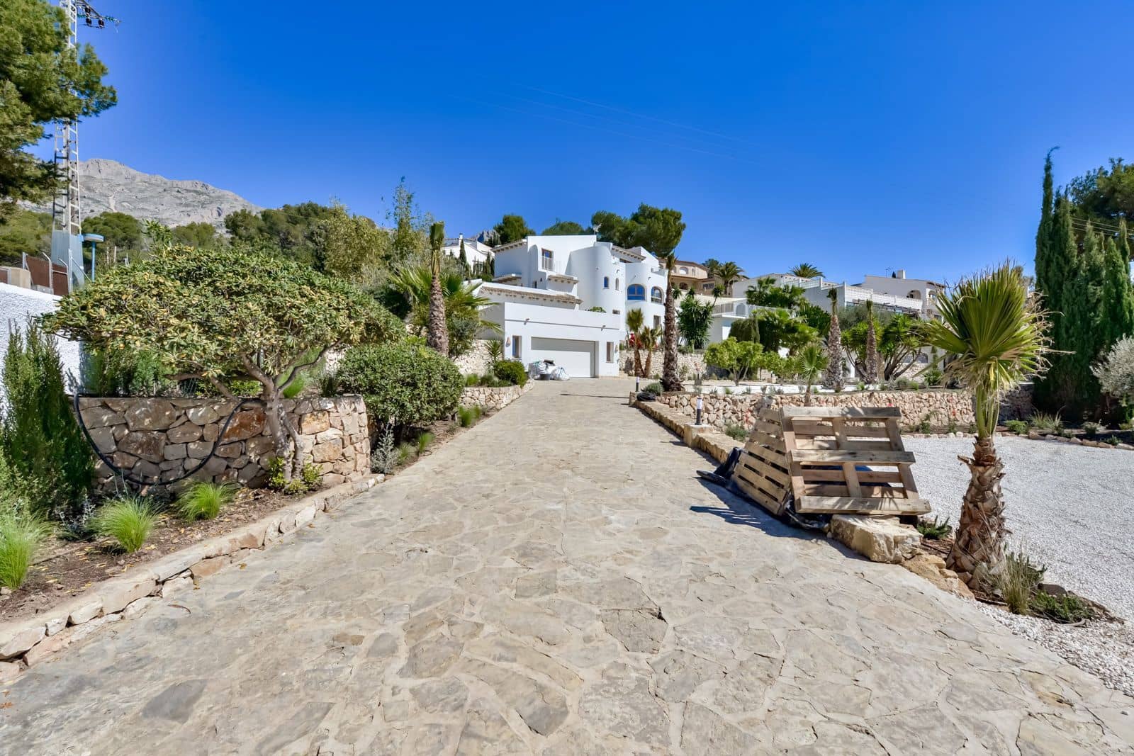 5 bedroom Villa for sale in Altea with garage - € 1,495,000 (Ref: 9006758)