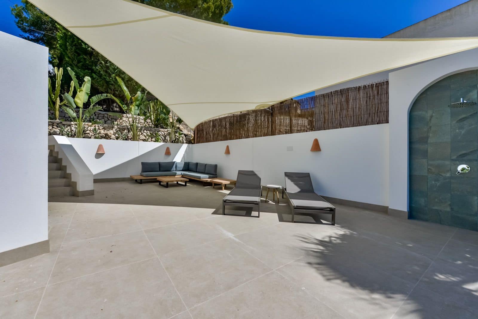 5 bedroom Villa for sale in Altea with garage - € 1,495,000 (Ref: 9006758)