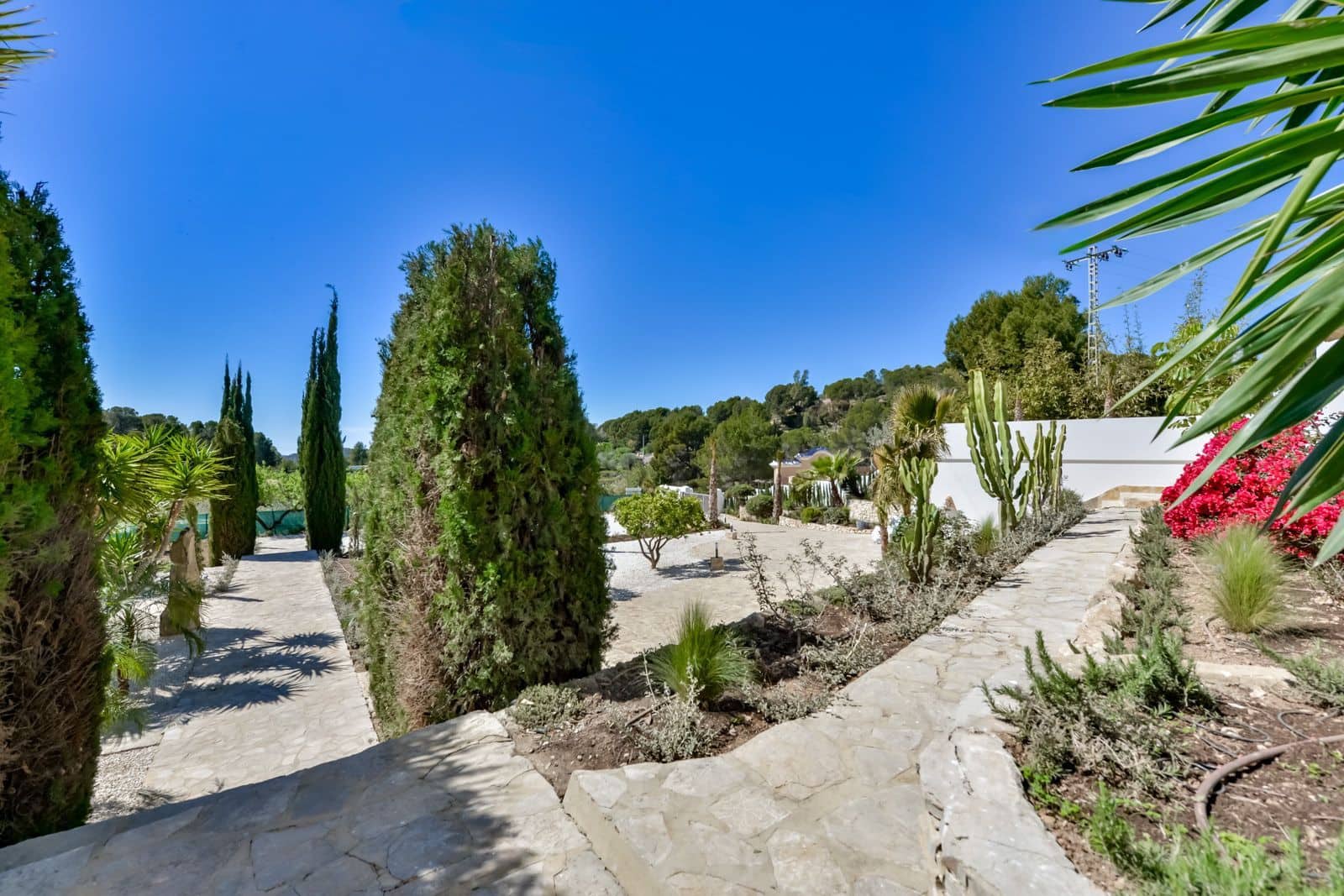 5 bedroom Villa for sale in Altea with garage - € 1,495,000 (Ref: 9006758)