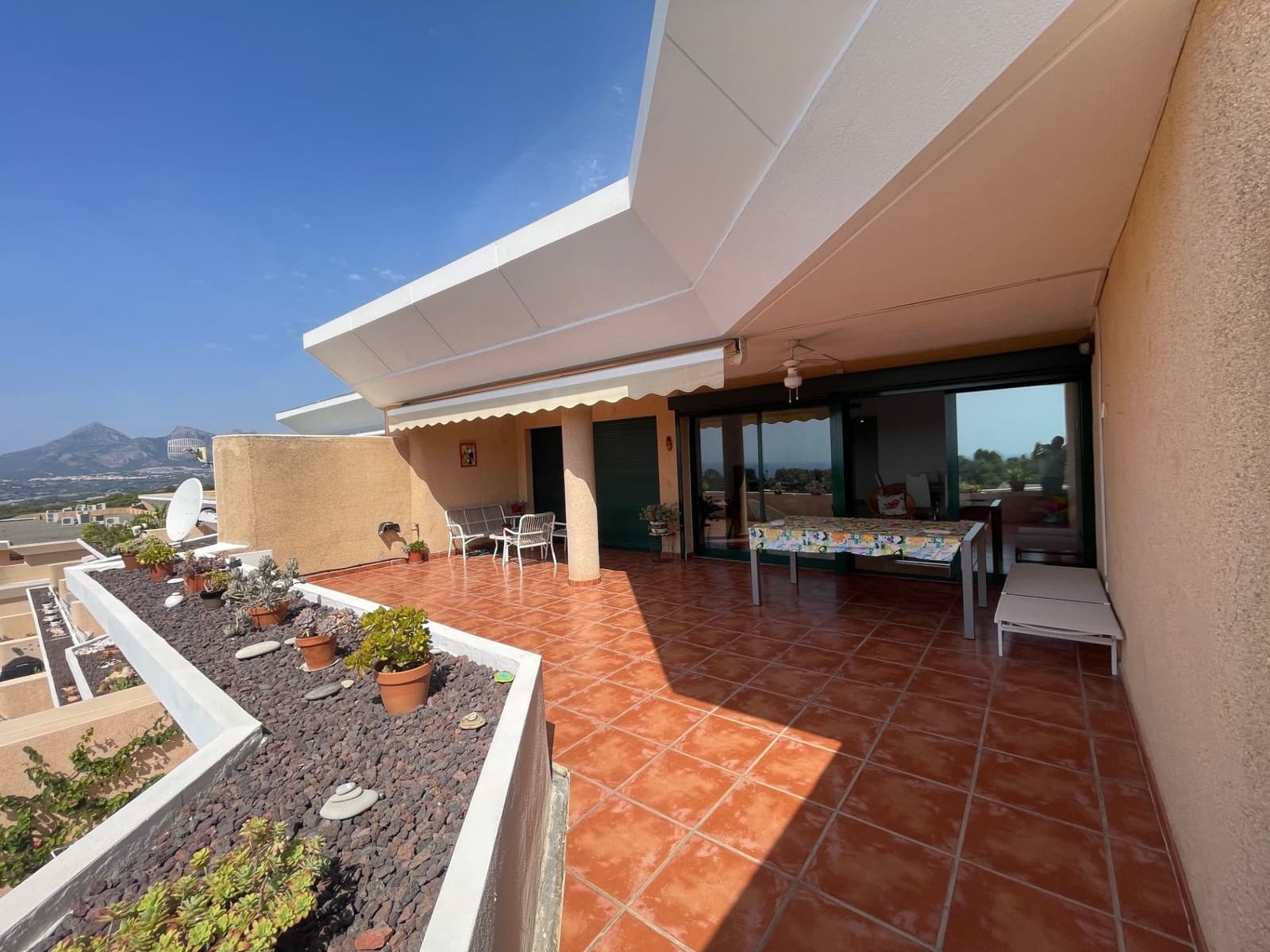 2 bedroom Apartment for sale in Altea with pool garage - € 375,000 (Ref: 9169323)