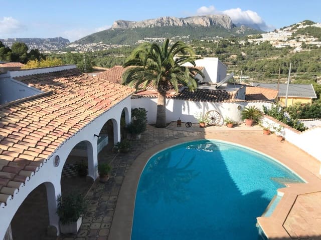 8 Zimmer Villa zu verkaufen in Calpe / Calp mit Pool Garage - 790.000 € (Ref: 9410589)