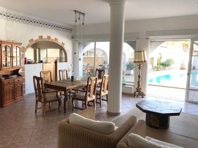8 Zimmer Villa zu verkaufen in Calpe / Calp mit Pool Garage - 790.000 € (Ref: 9410589)