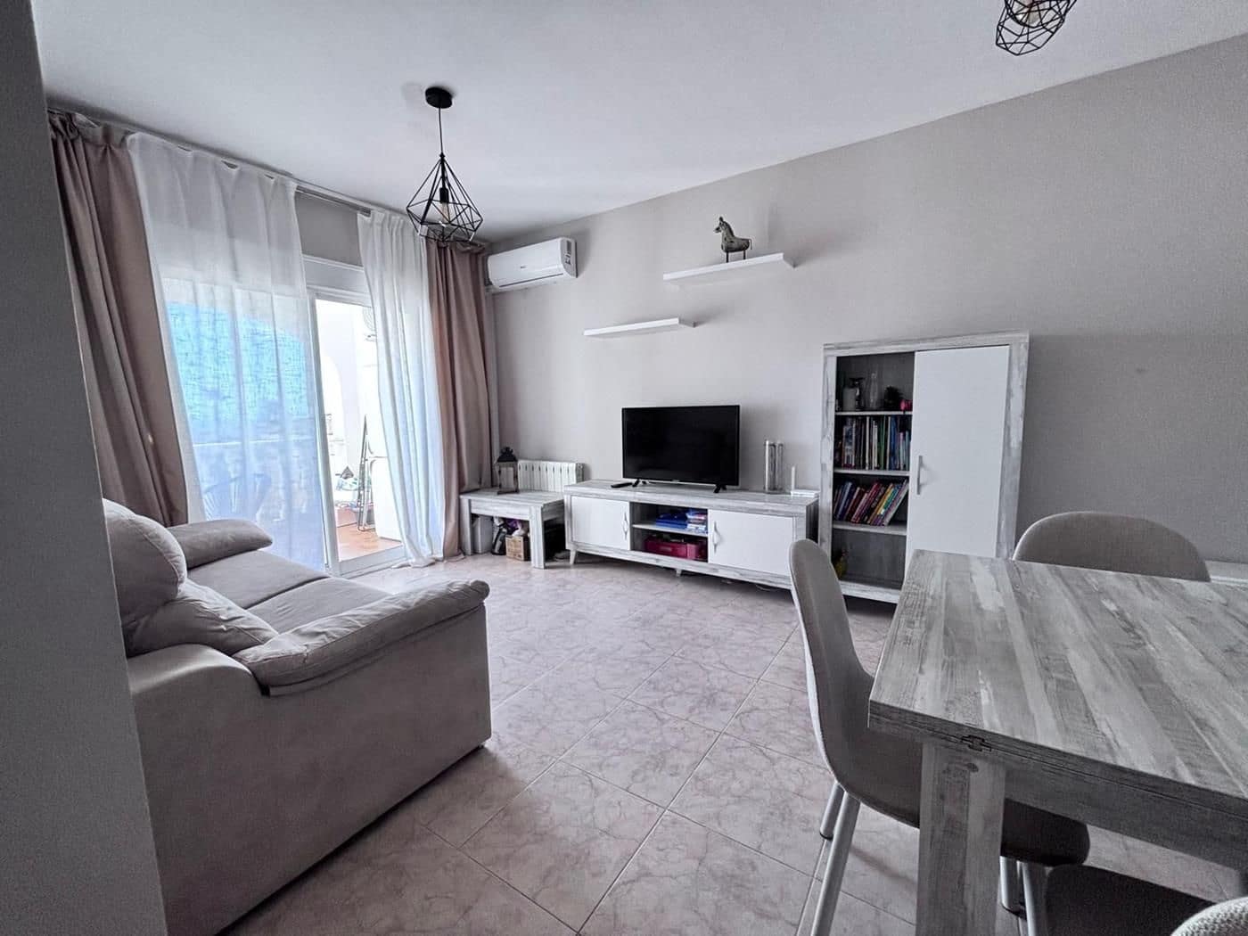 Apartamento de 2 habitaciones en Calpe / Calp en venta con piscina garaje - 240.000 € (Ref: 9430813)