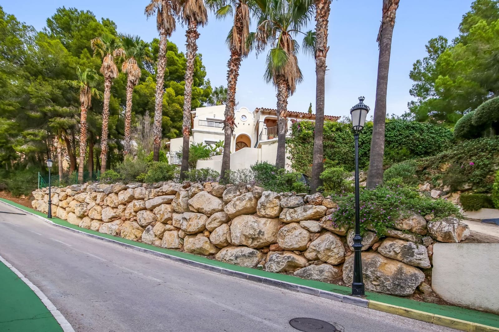 3 makuuhuone Huvila myytävänä paikassa Altea mukana uima-altaan 
autotalli - 725 000 € (Ref: 9439488)