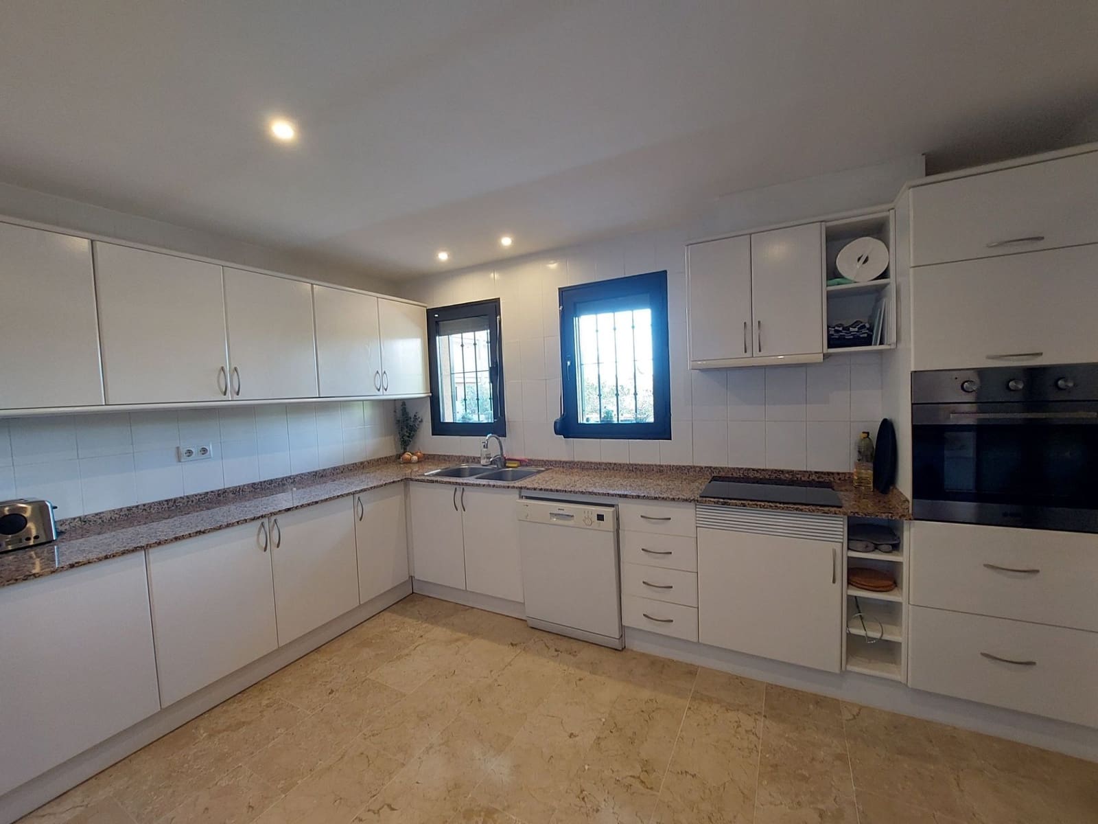 2 soveværelse Lejlighed til salg i Altea med swimmingpool garage - € 329.000 (Ref: 9439490)