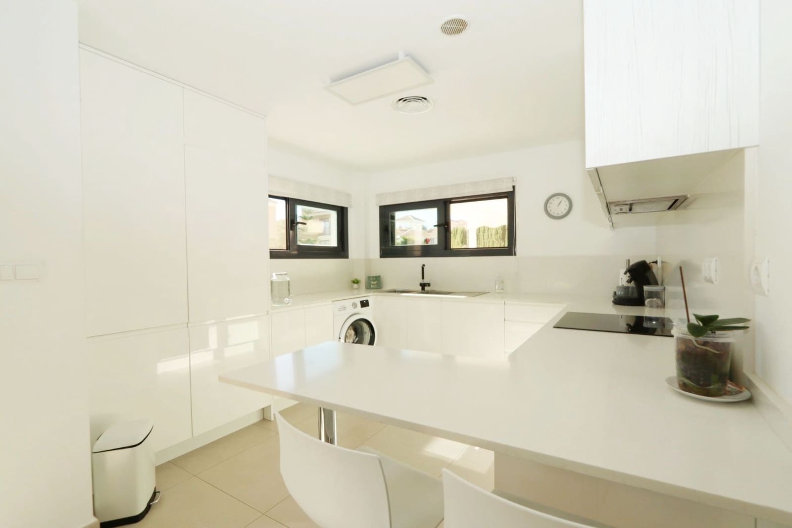 Chalet de 3 habitaciones en La Nucia en venta con piscina garaje - 585.000 € (Ref: 9451642)