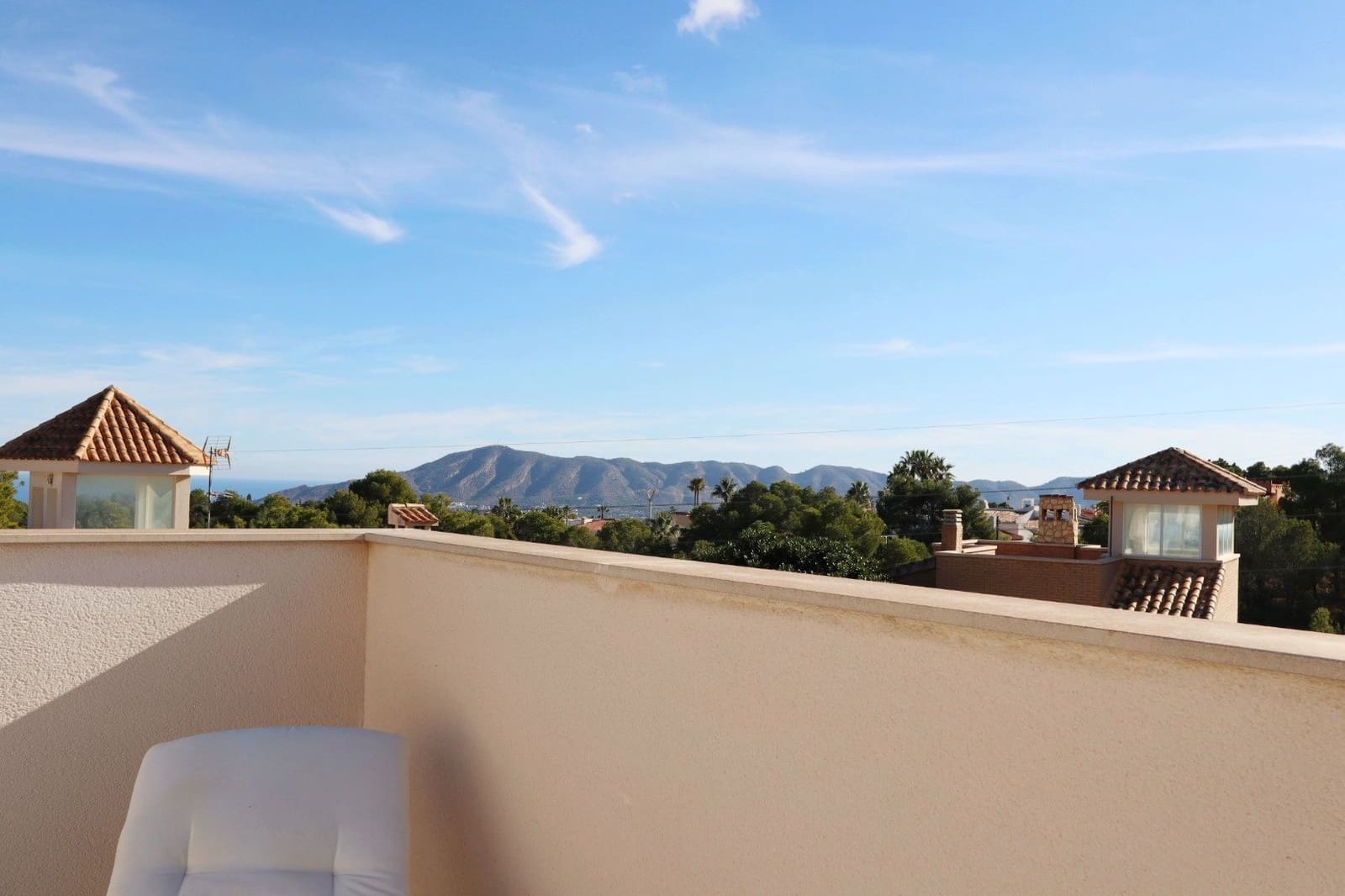 Chalet de 3 habitaciones en La Nucia en venta con piscina garaje - 585.000 € (Ref: 9451642)