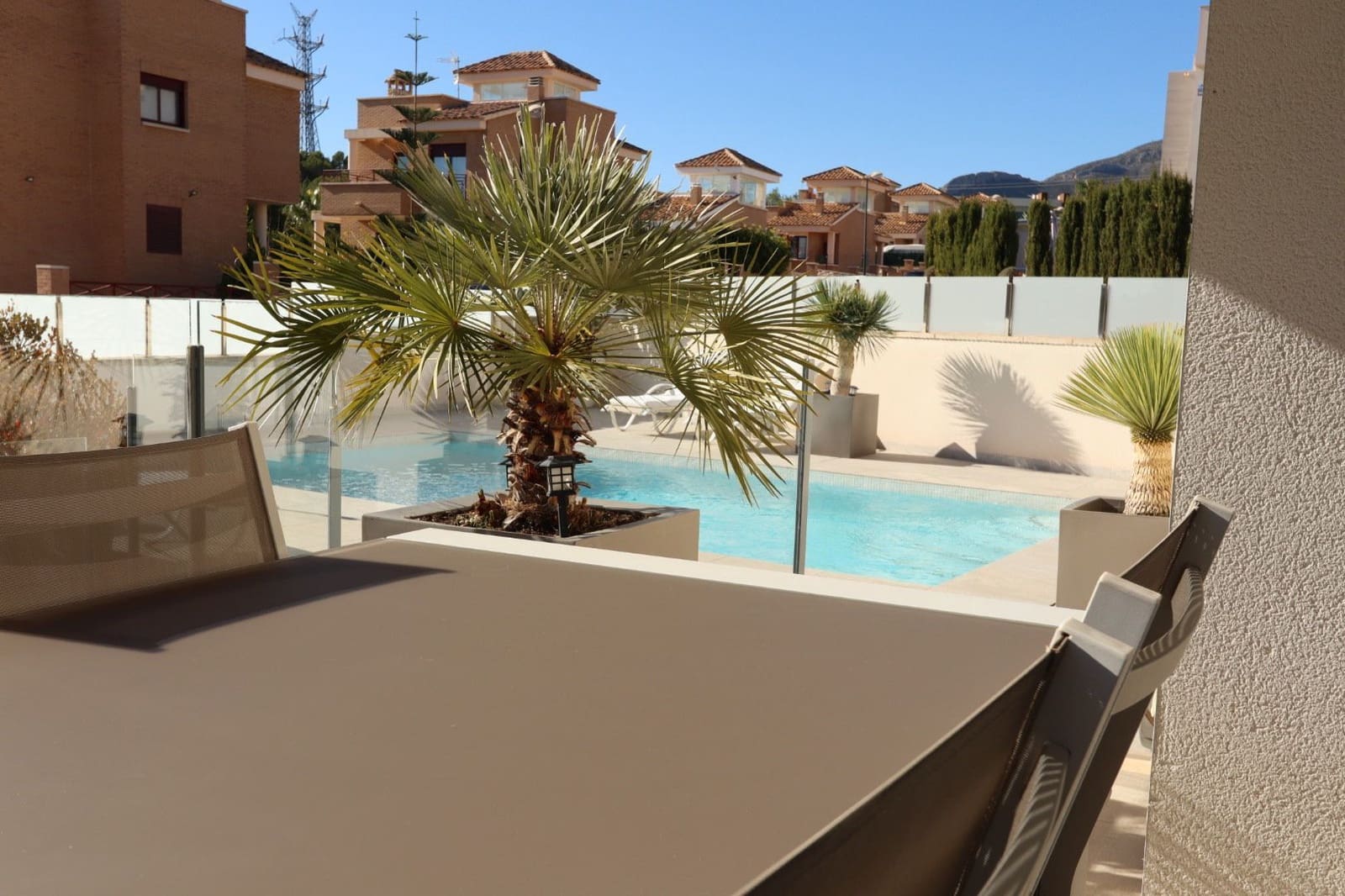 Chalet de 3 habitaciones en La Nucia en venta con piscina garaje - 585.000 € (Ref: 9451642)