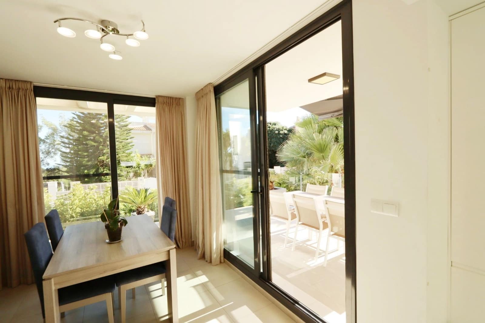 Chalet de 3 habitaciones en La Nucia en venta con piscina garaje - 585.000 € (Ref: 9451642)