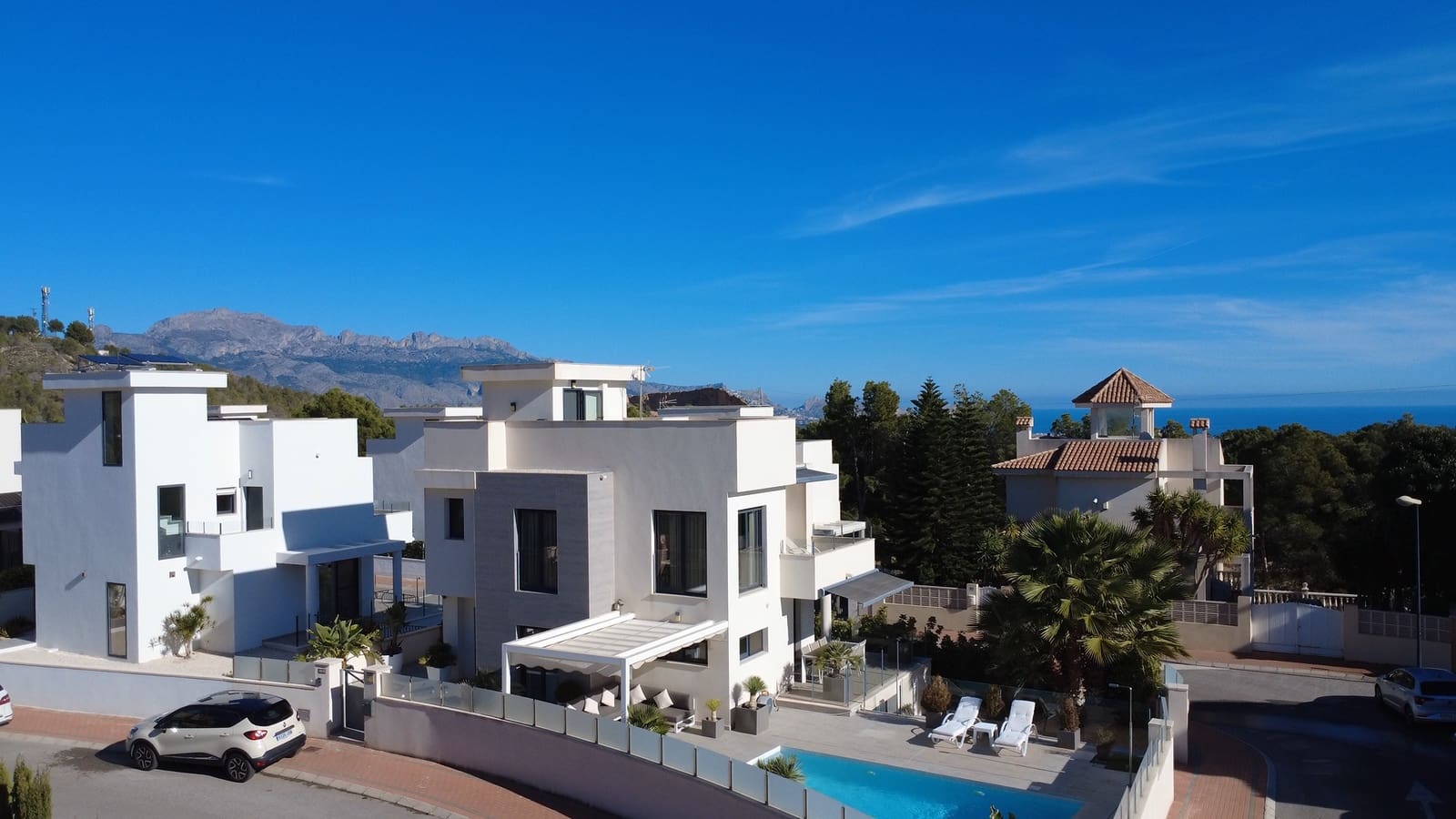 Chalet de 3 habitaciones en La Nucia en venta con piscina garaje - 585.000 € (Ref: 9451642)