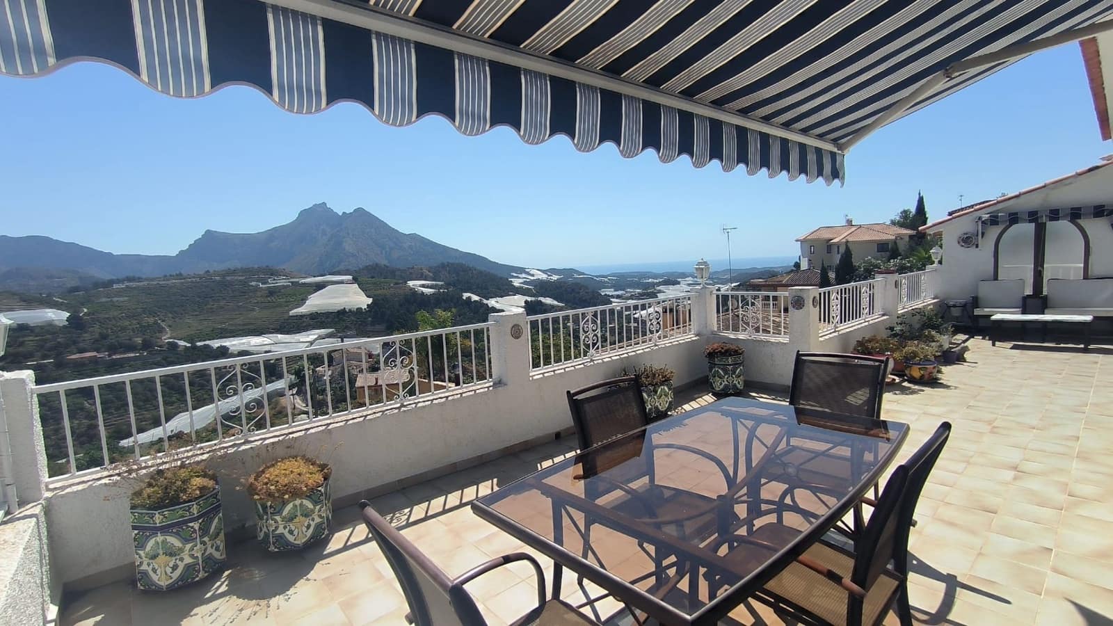 3 bedroom Villa for sale in Callosa d'En Sarria with pool garage - € 359,000 (Ref: 9610815)