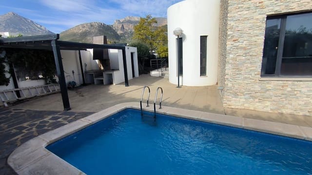 Chalet de 3 habitaciones en Polop en venta con piscina garaje - 435.000 € (Ref: 9610816)