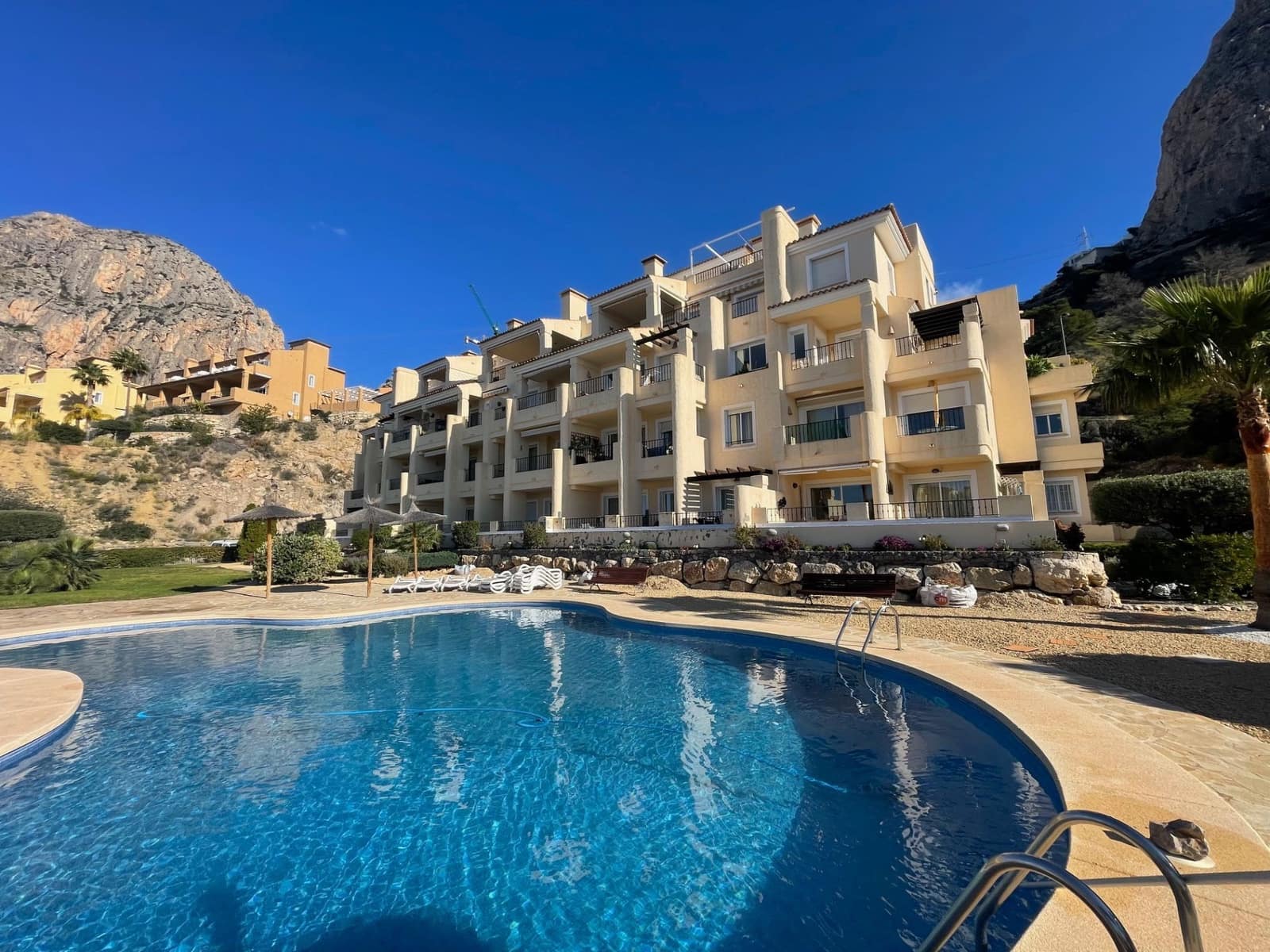 2 makuuhuone Huoneisto myytävänä paikassa Altea mukana uima-altaan 
autotalli - 360 000 € (Ref: 9669943)