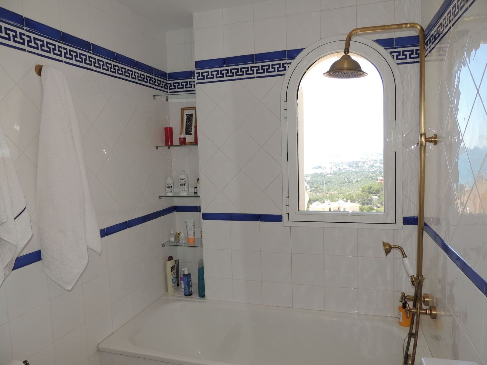 3 bedroom Villa for sale in Altea with pool garage - € 450,000 (Ref: 9731665)