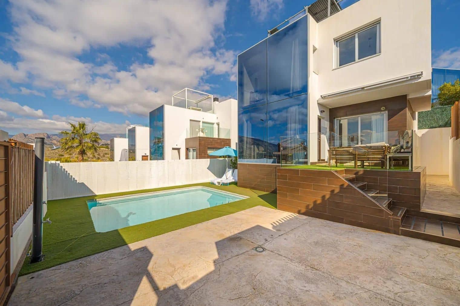 4 slaapkamer Villa te koop in Finestrat met zwembad garage - € 675.000 (Ref: 9737973)