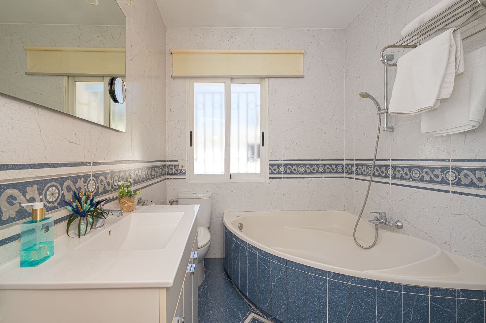 4 slaapkamer Villa te koop in La Nucia met zwembad garage - € 575.000 (Ref: 9803913)