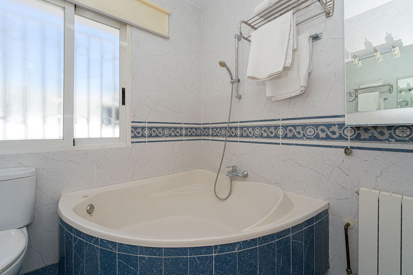 4 slaapkamer Villa te koop in La Nucia met zwembad garage - € 575.000 (Ref: 9803913)