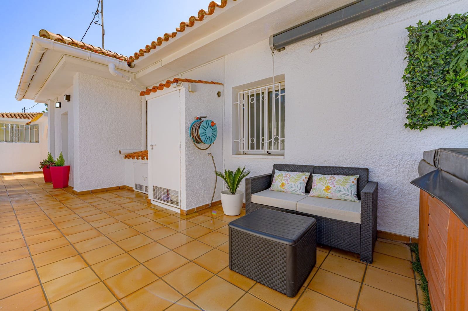 4 slaapkamer Villa te koop in La Nucia met zwembad garage - € 575.000 (Ref: 9803913)