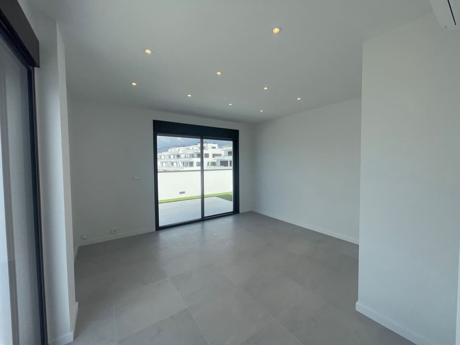 4 quarto Apartamento para venda em Finestrat com piscina garagem - 725 000 € (Ref: 9811214)