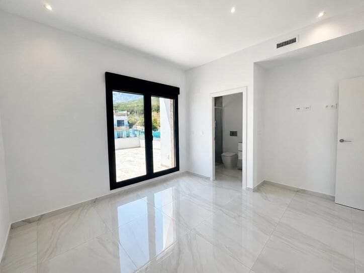 3 soveværelse Villa til salg i Polop med swimmingpool garage - € 489.000 (Ref: 9928711)