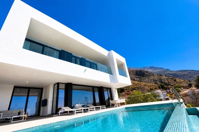 Chalet de 4 habitaciones en Altea en venta con piscina garaje - 1.445.000 € (Ref: 9996608)