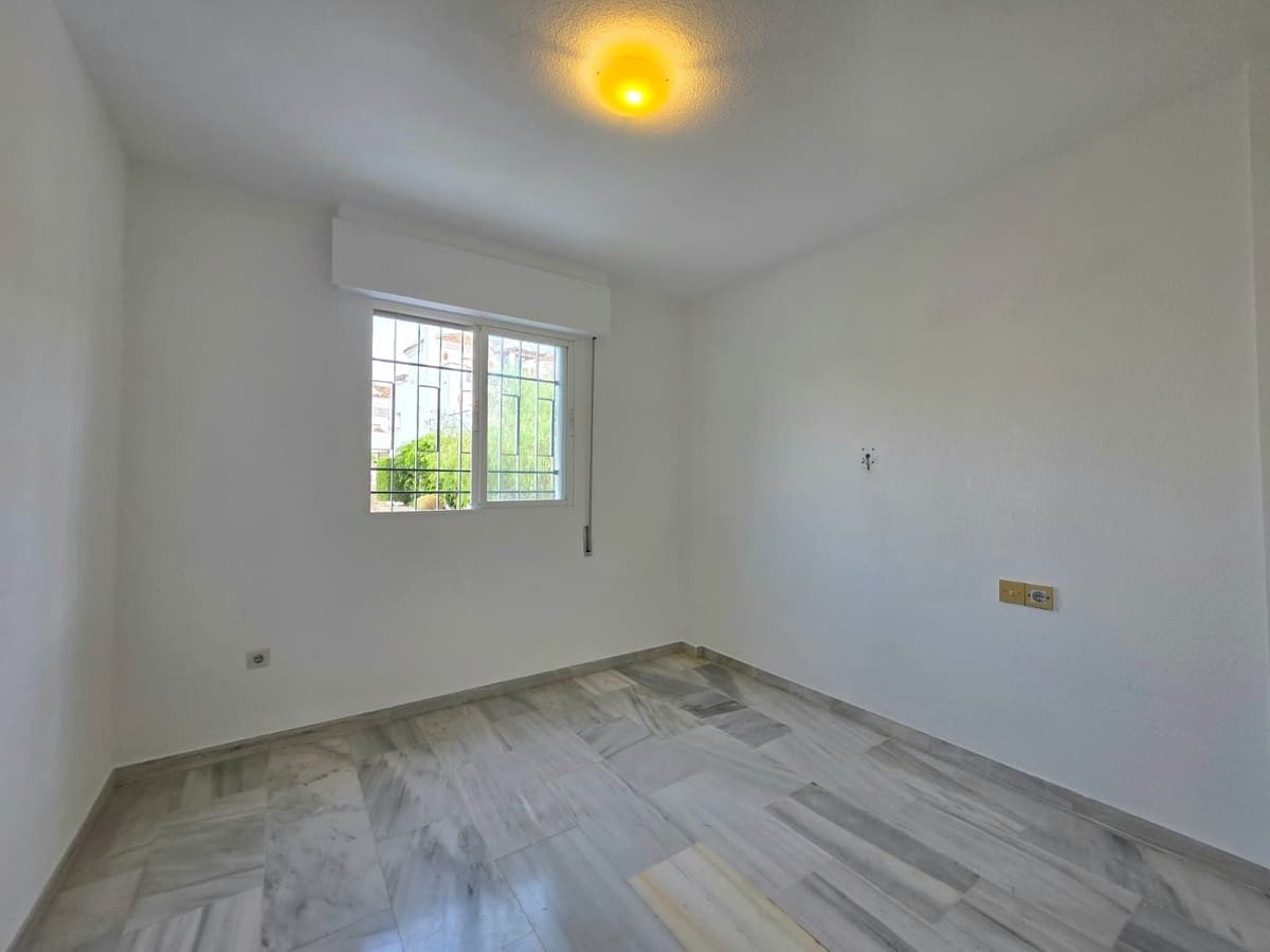 2 Zimmer Penthouse zu verkaufen in Aloha Golf mit Pool Garage - 345.000 € (Ref: 10042240)